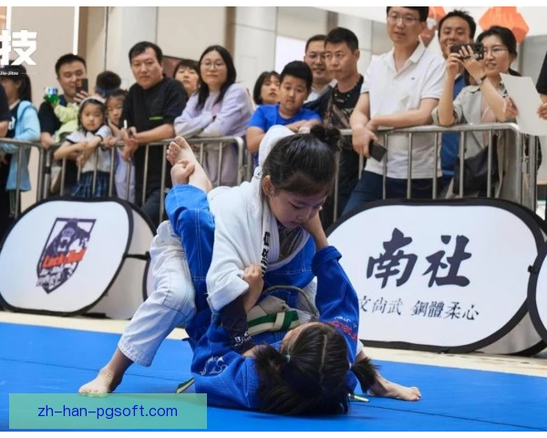 巴西柔术假动作诱敌，一招锁技成功逆转制胜